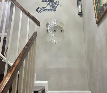 Boscobel Apartment | Comfort Rest: Family-Friendly Retreat with 9.5/10 Rating