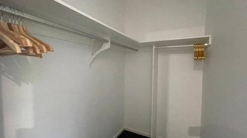 Officer House | Cozy Retreat in VIC Officer: Pet-Friendly & Family Welcome