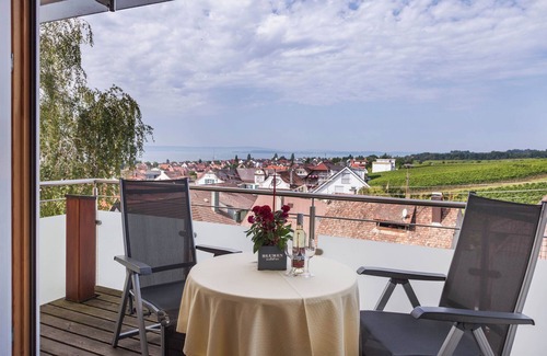 Hagnau Apartment | Comfort Room with Side Lake View, Balcony and Wi-Fi