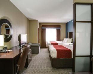 Bastrop Hotel | Family-Friendly Comfort Suites with Great Guest Ratings