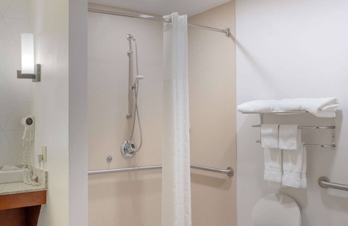 Bloomsburg Hotel | Comfort Suites Bloomsburg: Family-Friendly with Pool Access