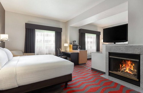 Meridian Hotel | Relaxing Comfort Suites Boise West Meridian with Pool & Spa