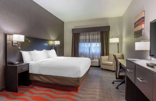 Meridian Hotel | Relaxing Comfort Suites Boise West Meridian with Pool & Spa