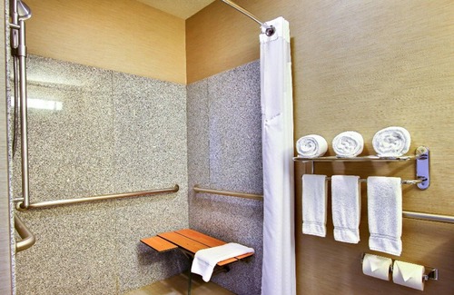 Meridian Hotel | Relaxing Comfort Suites Boise West Meridian with Pool & Spa