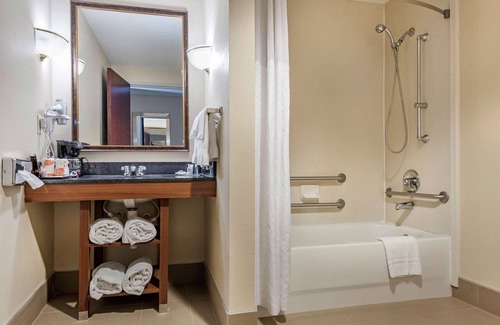 Mount Saint Joseph Hotel | Convenient Comfort Suites Cincinnati Airport with Pool & Spa