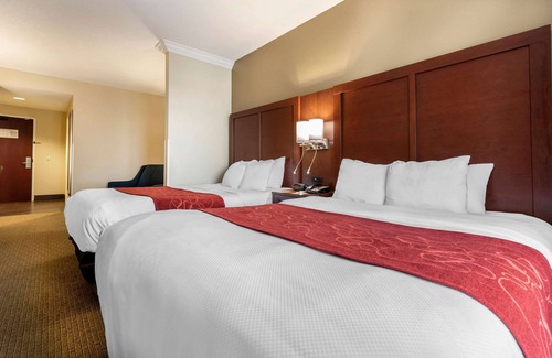 Mount Saint Joseph Hotel | Convenient Comfort Suites Cincinnati Airport with Pool & Spa