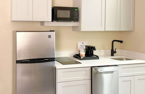 Waterloo Hotel | Discover Comfort Suites Columbia Gateway with Pool & Spa