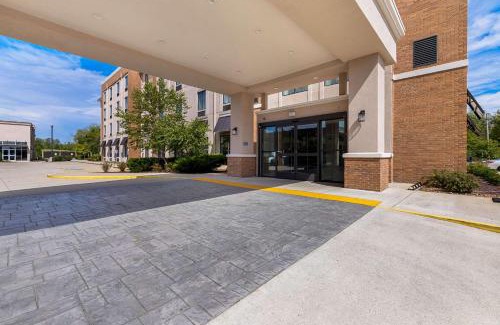 Kedron Hotel | Comfort Suites: Family-Friendly Stay with Pool and Breakfast