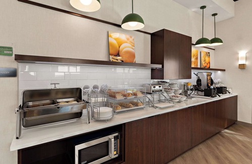 Summit Station Hotel | Family-Friendly Comfort Suites Columbus East Broad with Pool