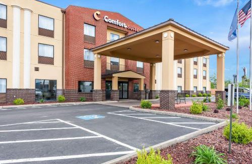 Summit Station Hotel | Cozy Comfort Suites Columbus: Family-Friendly with Pool