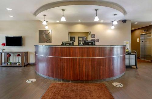 Coralville Hotel | Pet-Friendly Comfort Suites Coralville with Pool & Hot Tub