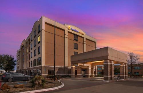 Grapevine Hotel | Comfort Suites DFW N-Grapevine: Poolside Relaxation Awaits