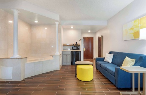East Brunswick Hotel | Comfort Suites East Brunswick - Family-Friendly Amenities Await