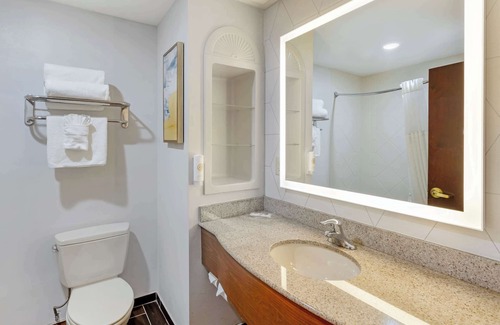 East Brunswick Hotel | Comfort Suites East Brunswick - Family-Friendly Amenities Await