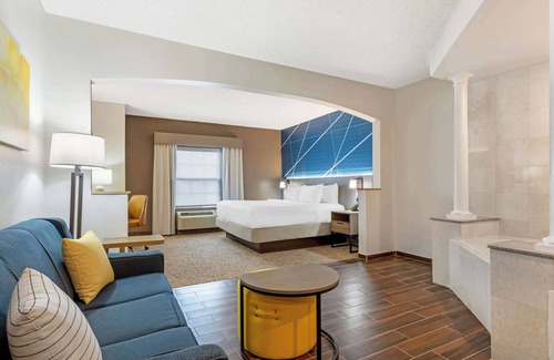 East Brunswick Hotel | Comfort Suites East Brunswick - Family-Friendly Amenities Await