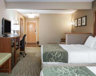Elkhart Hotel | Relax at Comfort Suites North with Oceanfront Pool Access