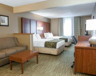 Elkhart Hotel | Relax at Comfort Suites North with Oceanfront Pool Access