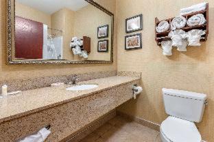 Elkhart Hotel | Relaxing Retreat at Comfort Suites South with Ocean Views