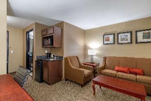 Ennis Hotel | Cozy Comfort Suites: Oceanfront Stay with Family Amenities