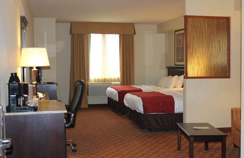 Eugene Hotel | Stylish Comfort Suites Eugene with Pool and Spa Amenities