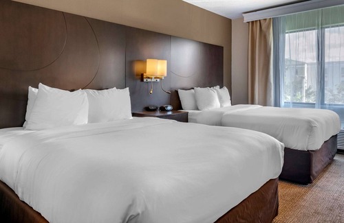 Fort Pierce Hotel | Relaxing Comfort Suites Fort Pierce with Pool and Spa