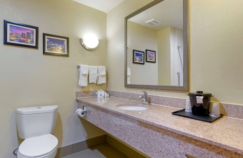 Fultondale Hotel | Convenient Comfort Suites Fultondale with Pool & Spa