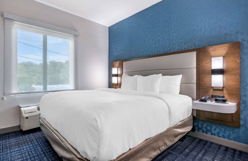 Gainesville Hotel | Relaxing Comfort Suites Gainesville near University with Pool