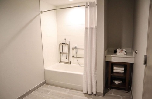 Gainesville Hotel | Relaxing Comfort Suites Gainesville near University with Pool