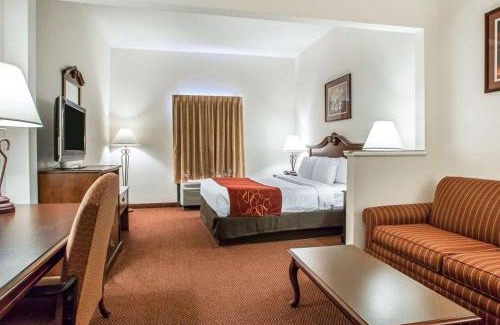 Jefferson City Hotel | Welcoming Comfort Suites in Jefferson City with Pool & Hot Tub