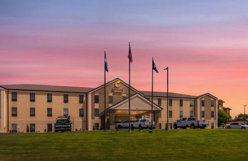 Jefferson City Hotel | Welcoming Comfort Suites in Jefferson City with Pool & Hot Tub