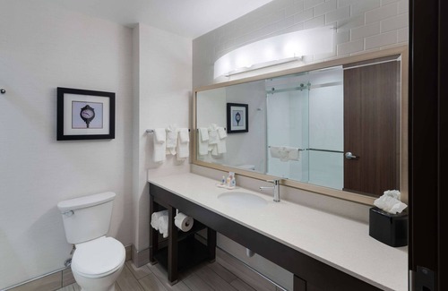 Tri-Cities Hotel | Relaxing Comfort Suites Kennewick with Pool and Breakfast