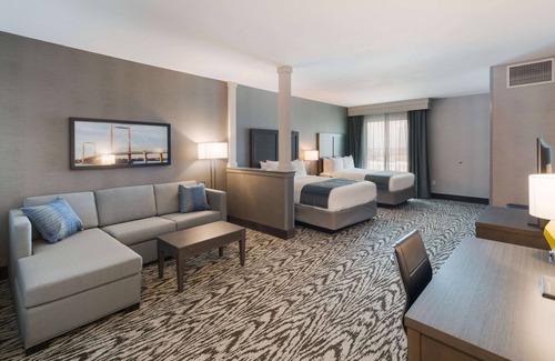 Tri-Cities Hotel | Relaxing Comfort Suites Kennewick with Pool and Breakfast
