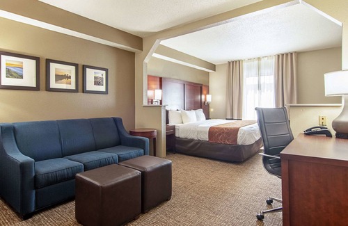 Alcoa Hotel | Comfort Suites Airport: Top-Rated Stay with Pool & Dining