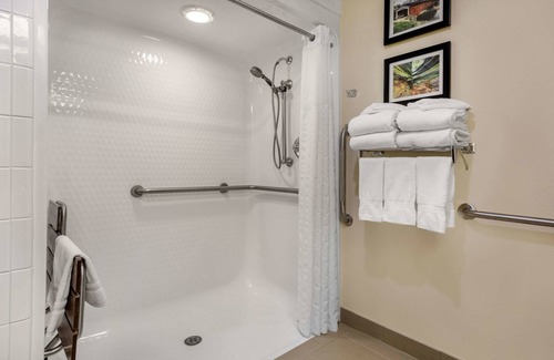 Lafayette Hotel | Comfort Suites Lafayette University Area: Family-Friendly Stay