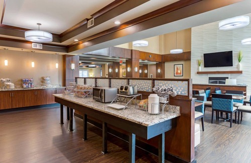 Little Rock Hotel | Ideal Comfort Suites Little Rock West with Spa & Pool Access