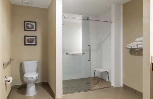 Locust Grove Hotel | Comfort Suites Locust Grove: Family-Friendly Getaway