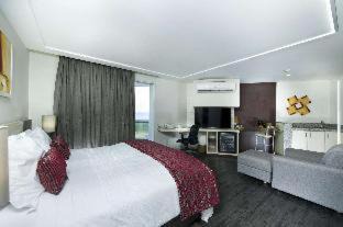 Cavaleiros Hotel | Pet-Friendly Comfort Suites Macaé with Oceanfront Views