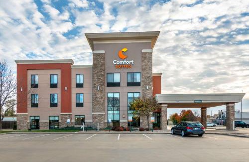 Manhattan Hotel | Comfort Suites Manhattan: Pet-Friendly Hotel with Pool