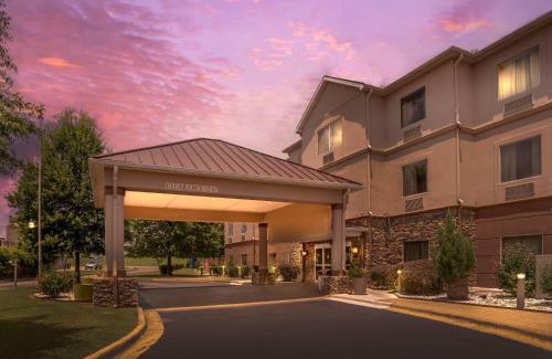 Gunter Afs Hotel | Relax at Comfort Suites Montgomery East with Pool & Ocean View