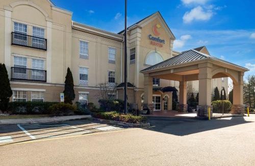 Monmouth Junction Hotel | Convenient Suites Near University, Perfect for Families