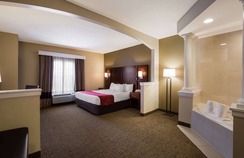 Monmouth Junction Hotel | Convenient Comfort Suites Steps from the University