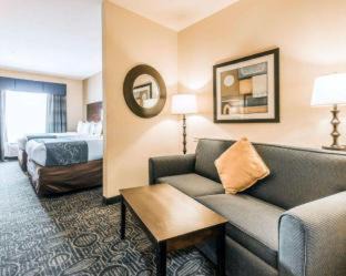 Pell City Hotel | Family-Friendly Comfort Suites Pell City - Top Rated Stays