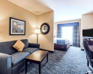 Pell City Hotel | Family-Friendly Comfort Suites Pell City - Top Rated Stays