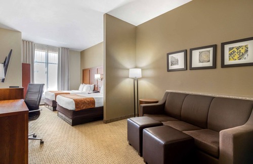 McNeil Hotel | Guest Rated Comfort Suites Pflugerville with Pool & Spa