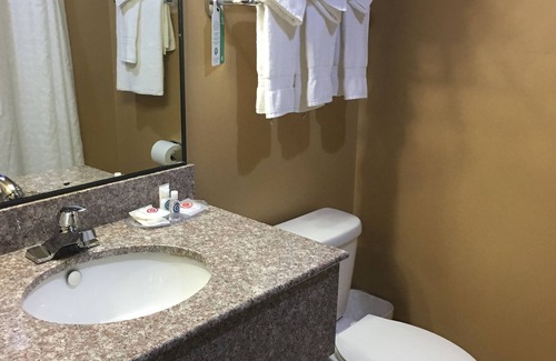 McNeil Hotel | Guest Rated Comfort Suites Pflugerville with Pool & Spa