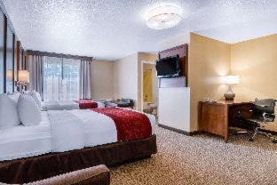 Red Bluff Hotel | Discover Comfort Suites Red Bluff with Pool & Ocean Views