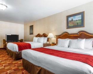 Red Bluff Hotel | Discover Comfort Suites Red Bluff with Pool & Ocean Views