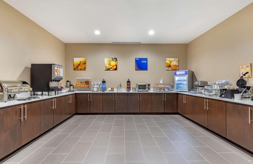 North San Antonio - SAT Hotel | Top-Rated Comfort Suites San Antonio with Pool & Dining