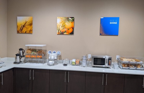 North San Antonio - SAT Hotel | Top-Rated Comfort Suites San Antonio with Pool & Dining