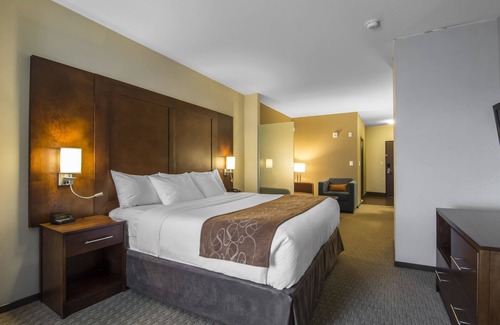 North Industrial Hotel | Relaxing Comfort Suites Saskatoon with Pool and Spa Options